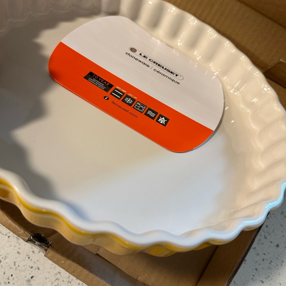 Le Creuset Large pie/Tart dish in nectar yellow